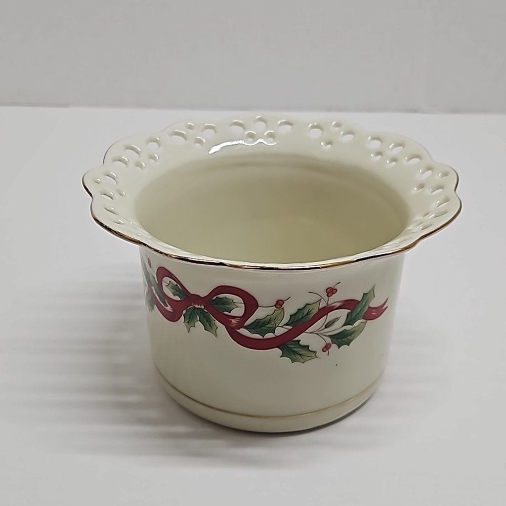 Royal Limited Holly Hoilday Dish